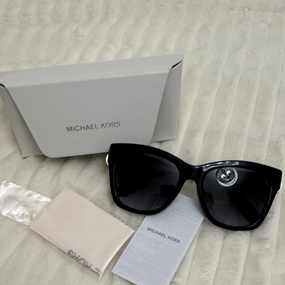 Michael Kors Elegant Black Sunglasses